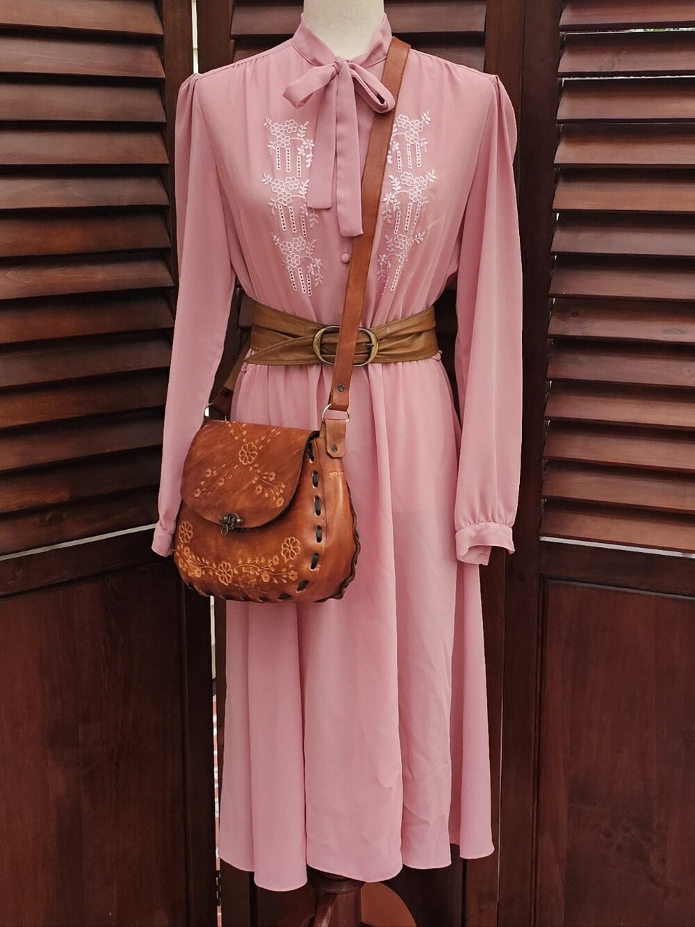 Vintage late 70s/early 80s dusty rose midi dress by Act I New York 🌸